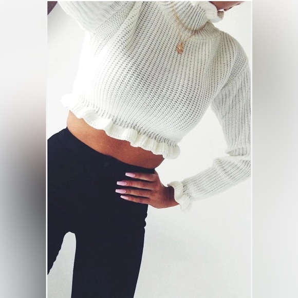Chic White Knit Cropped Sweater - Picture 1 of 3